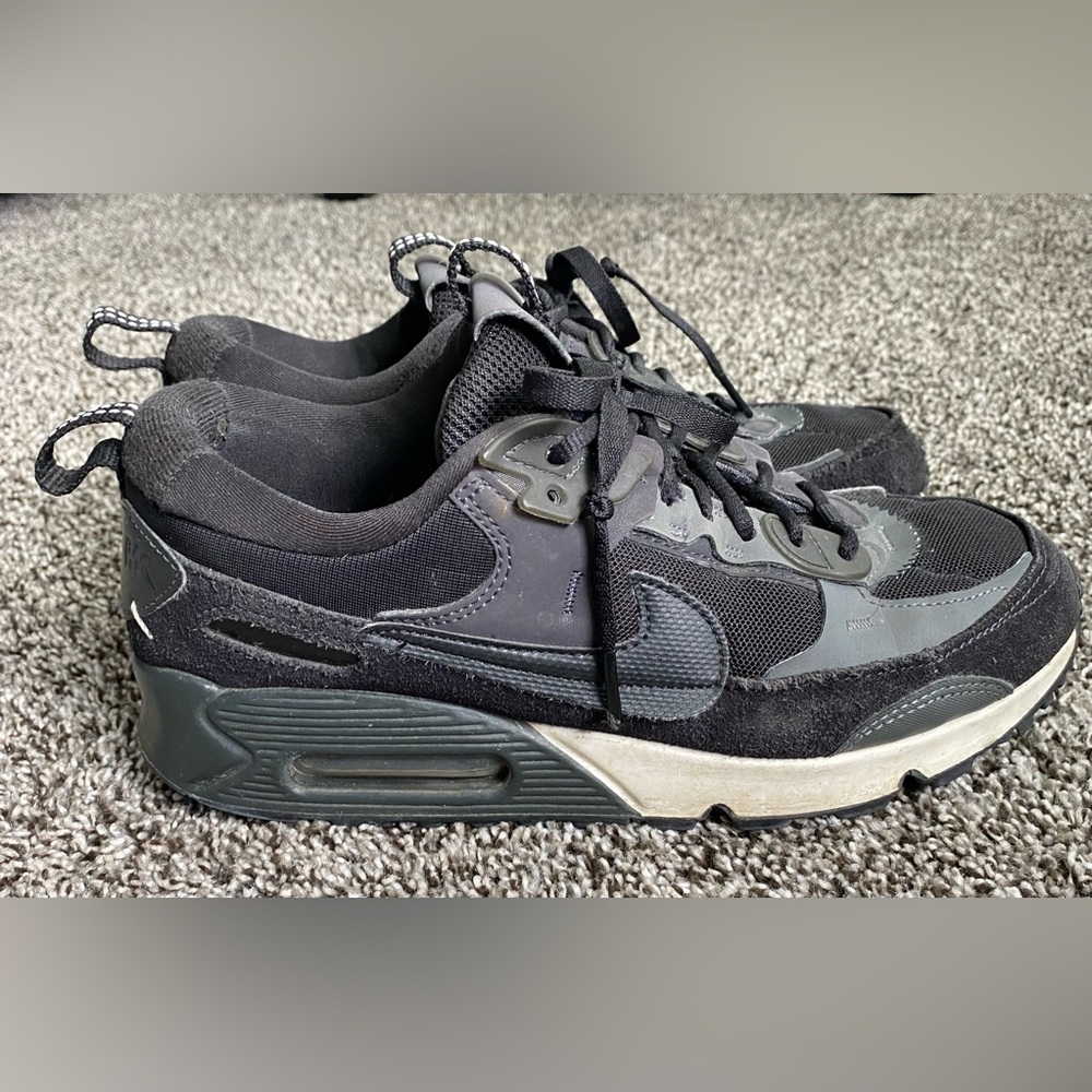Women Nike 7.5 Black and Gray Athletic Shoes